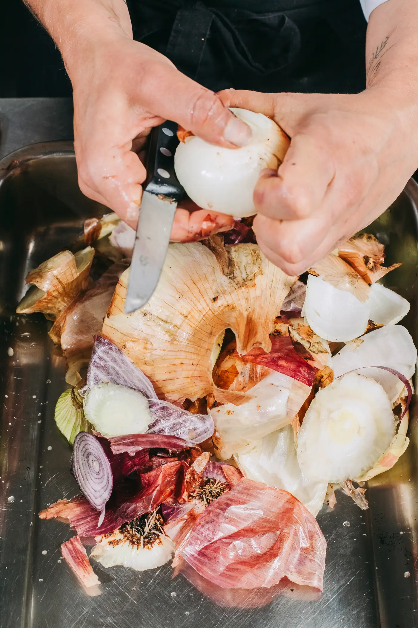 VENN kitchen, hands at work