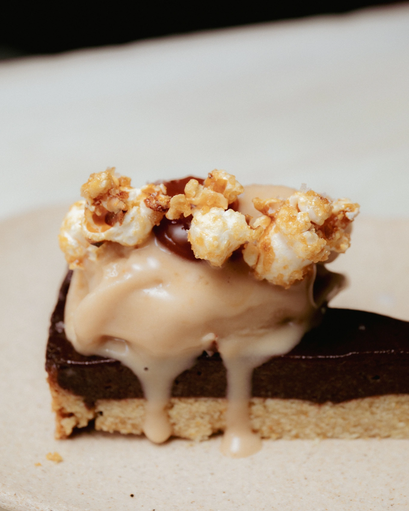 alt-'choc' tarte 2 · detail · close-up